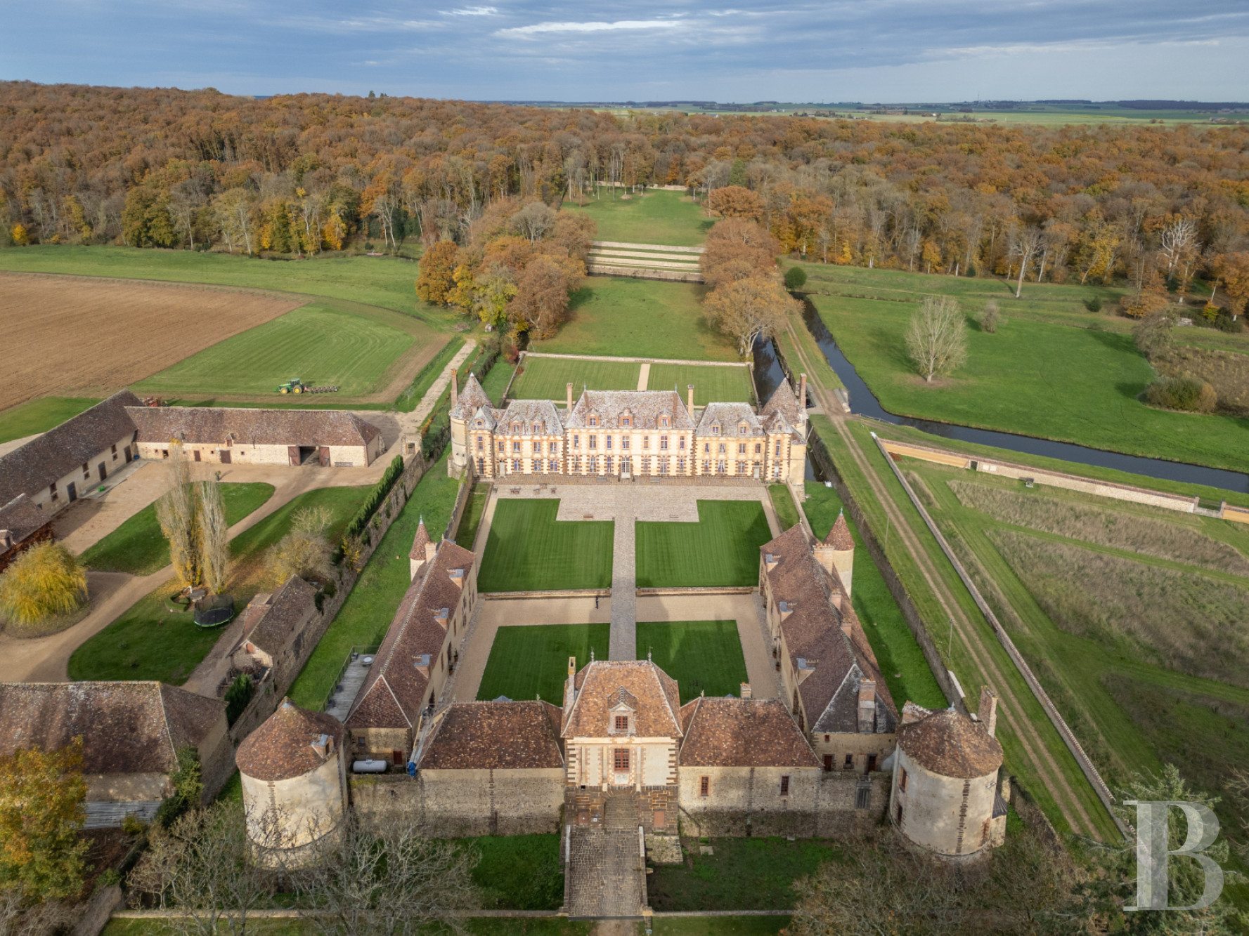 En Eure-et-Loire, à l’ouest de Chartres, un château du 17e dans un parc de 140 ha traversé par l’Eure - photo  n°4